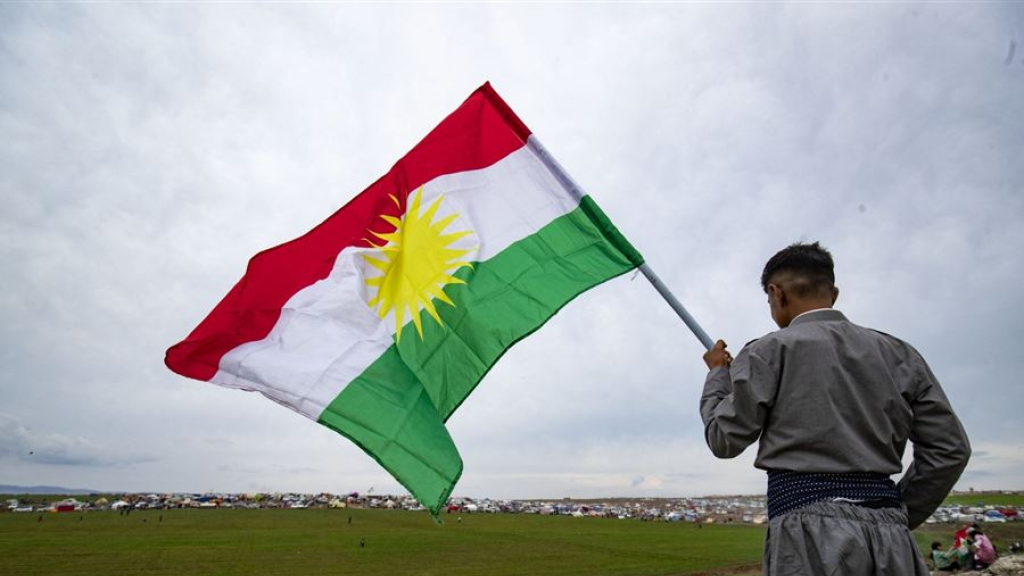 أول تعليق كردي على المرسوم الذي أصدره أحمد الشرع: حقوق الأكراد تُحمى بالدستور وليس بمراسيم موقّتة
