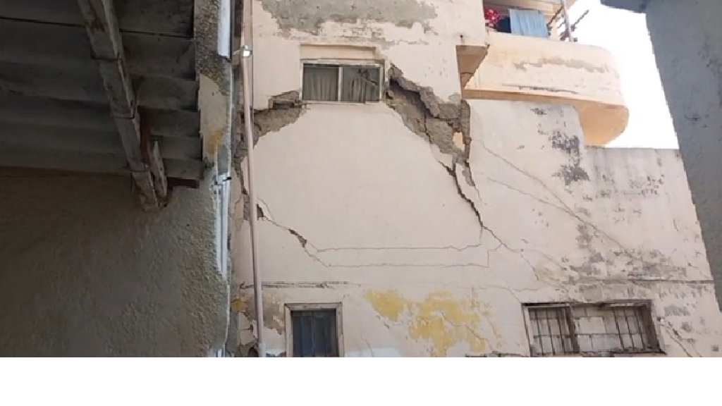 مبنى متصدع في طرابلس