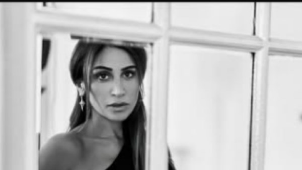 بالألماظ.. دينا الشربيني تبهر متابعيها بإطلالتها في Joy Awards