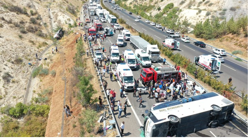 إسبانيا: سبعة قتلى و25 جريحا في خروج قطارين عن مسارهما