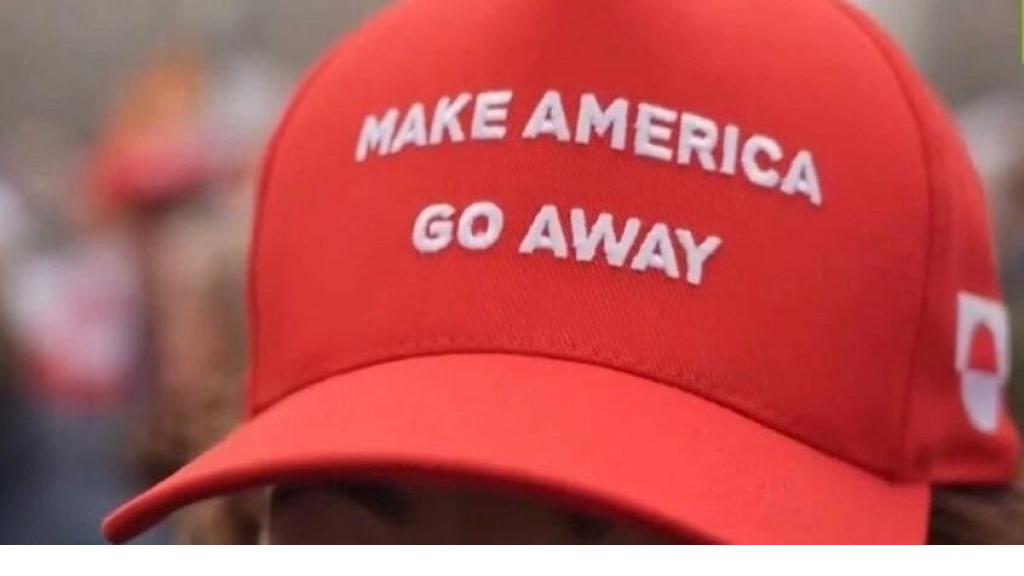 قبعات ساخرة في غرينلاند والدنمارك تردّ على ترامب: “اجعل أميركا تغادر من هنا”