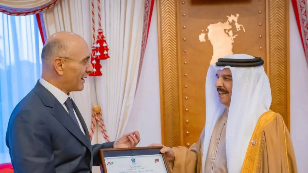 ملك البحرين يؤكد للحجار دعم المملكة لأمن لبنان واستقراره