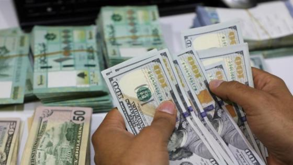 ما بين تأجيل الحكومة وتصعيد الموظفين.. ما مصير الزيادات على رواتب القطاع العام؟