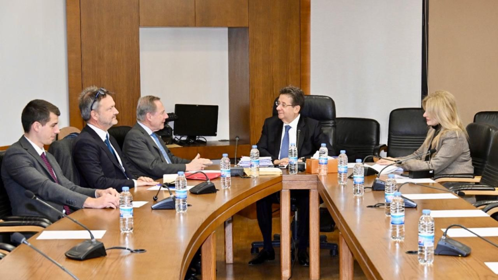 كنعان يبحث الإصلاحات المالية مع موفد ماكرون ويؤكد حق المودعين في استرداد ودائعهم