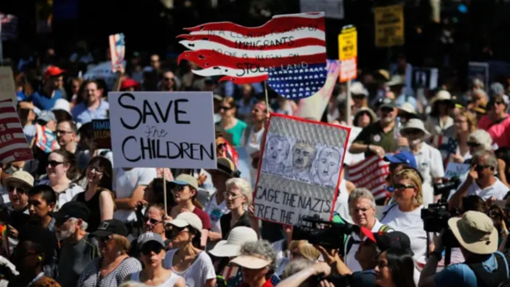احتجاجات عارمة ضد سياسات ترامب للهجرة في الولايات المتحدة