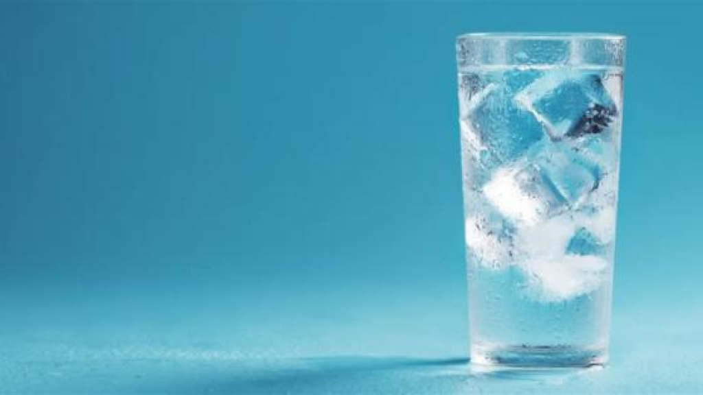 كيف يحرق الجسم 8 سعرات حرارية مقابل كل كوب ماء بارد؟