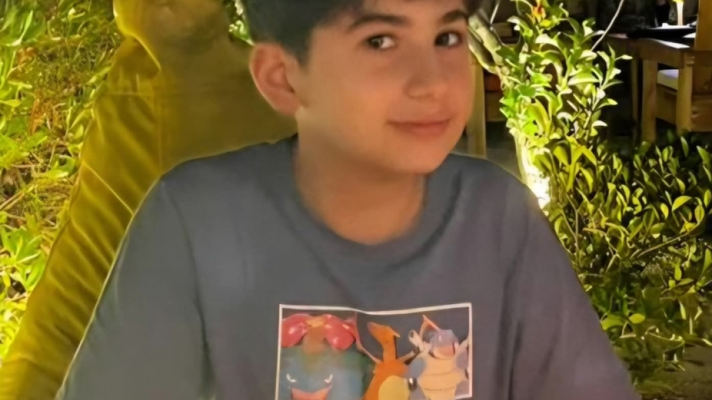 صعد إلى سطح منزله لمشاهدة الغارات فزلت قدمه وكانت الفاجعة..