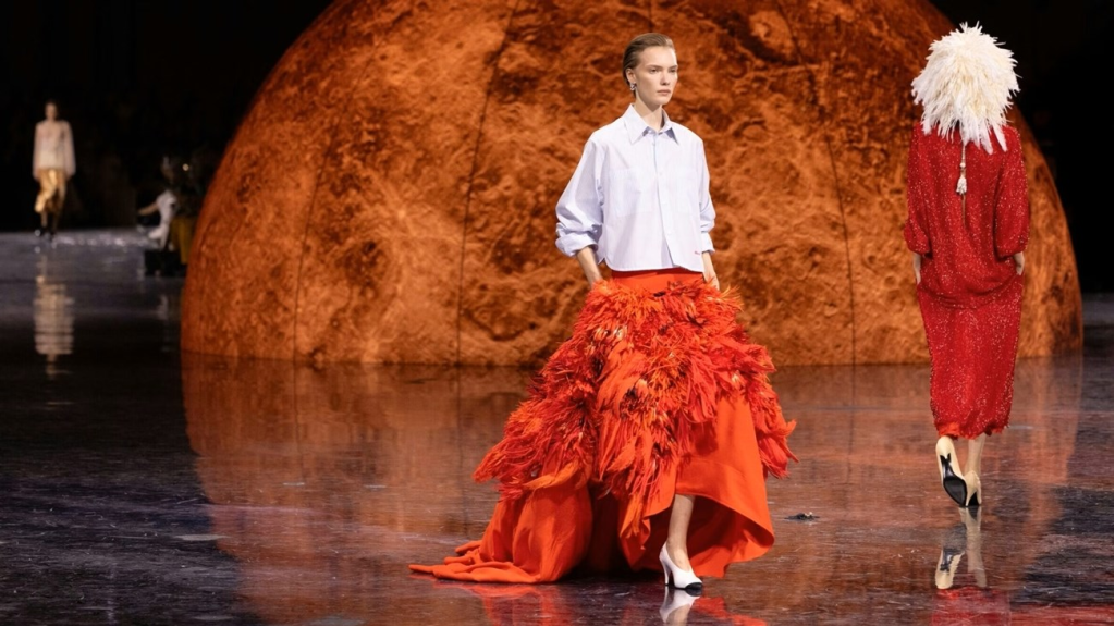 قبل انطلاقه.. لماذا أصبحت باريس عاصمة أزياء الهوت كوتور في العالم؟