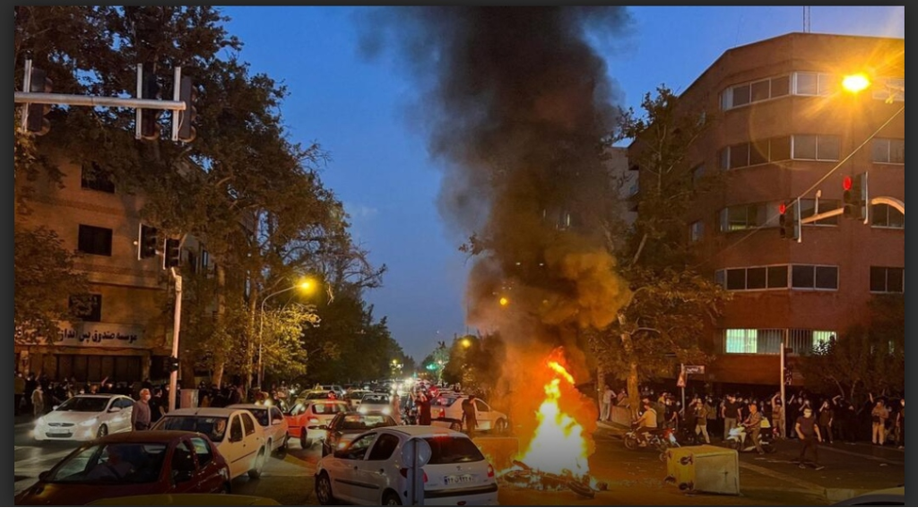 إيران: لم نتراجع عن إعدام 800 محتج!