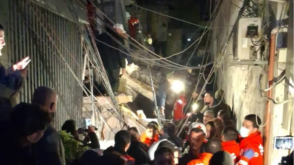 انهيار مبنى سكني في القبة- طرابلس شمالي لبنان (فيديو وصور)