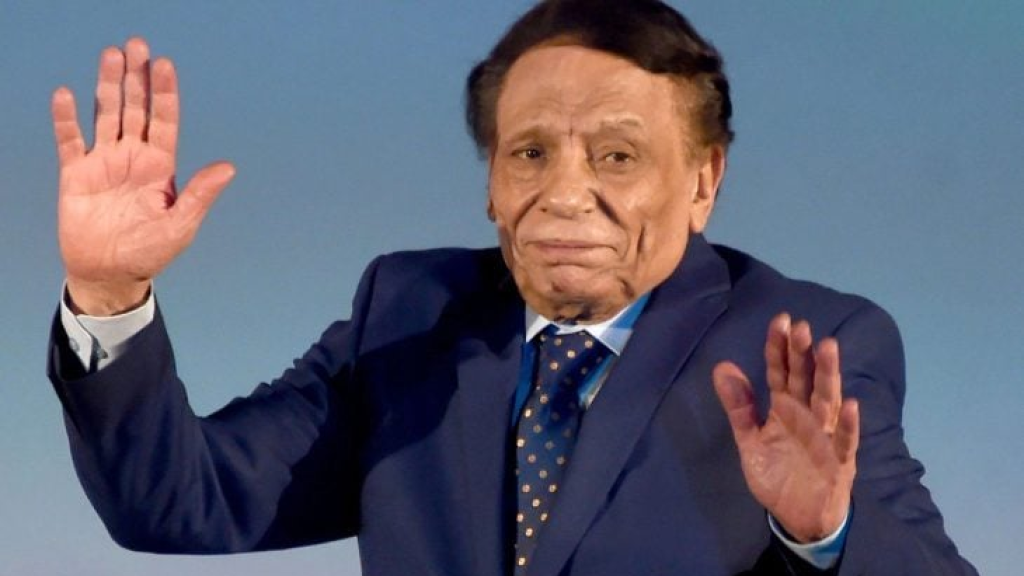 مصادر مقربة من عادل إمام تنفي إشاعات تدهور صحته