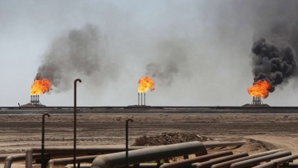 كيف تسيطر أمريكا على عائدات النفط العراقية؟