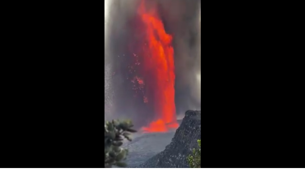 بالفيديو: مشهد مذهل لثوران بركان كيلاويا