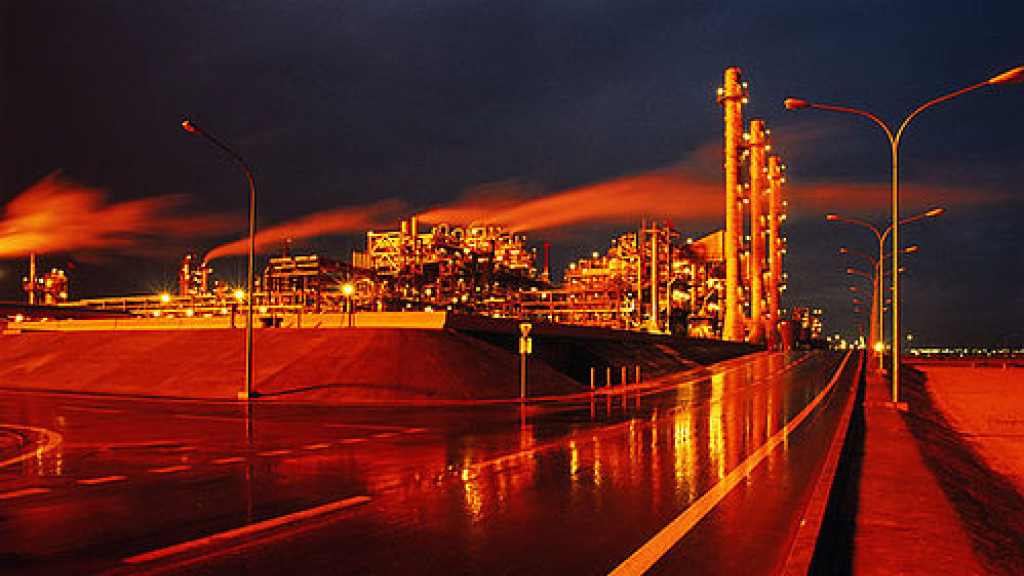 كيف تتحوّل الثروة النفطية من مورد ناضب إلى اقتصاد مستدام؟