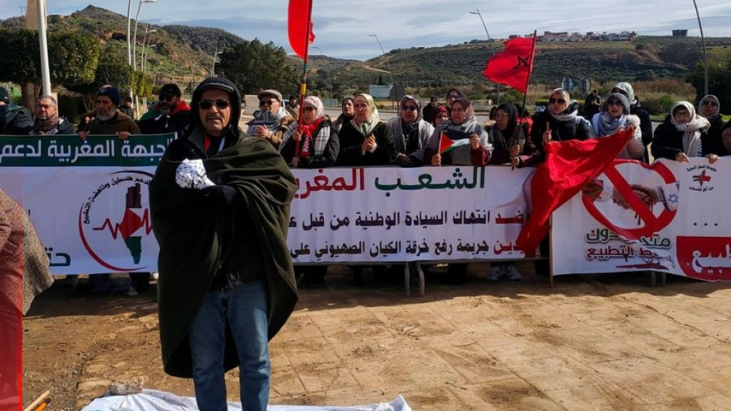 وقفة في المغرب تنديدًا برفع العلم الصهيوني على الحدود المغربية الجزائرية