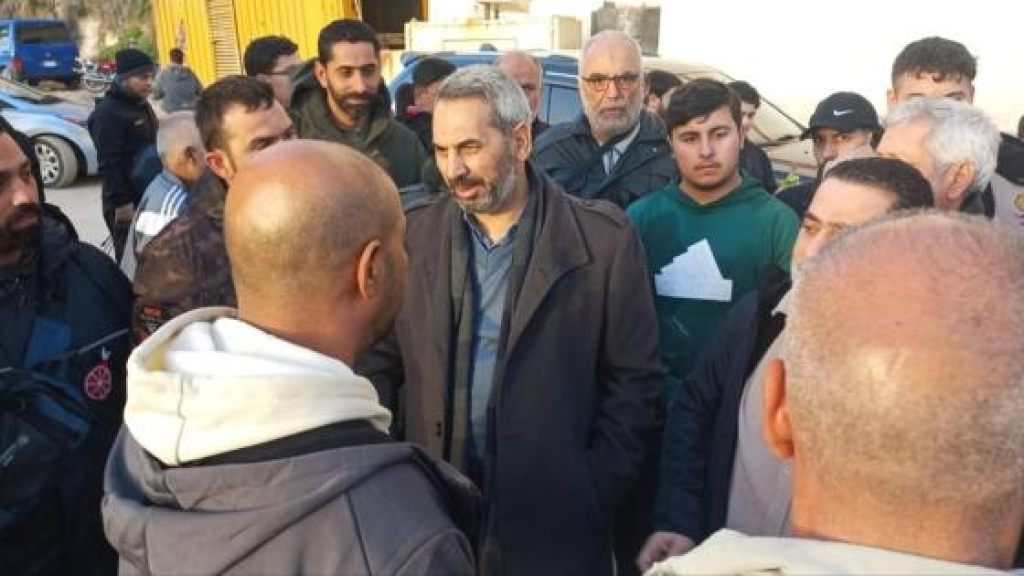 حمادة تفقد أضرار العدوان في قناريت والغازية ويشيد بصمود الأهالي