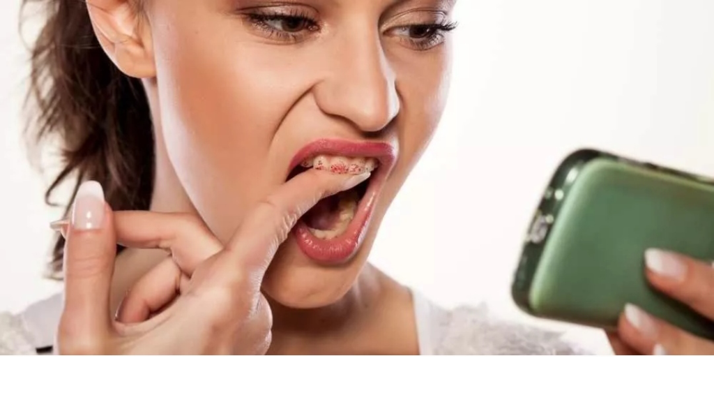 أسباب تصبغات الأسنان وطرق العلاج