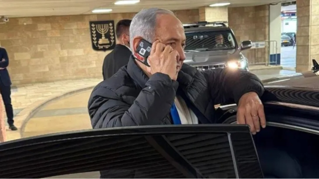 نتنياهو يغطي كاميراته!