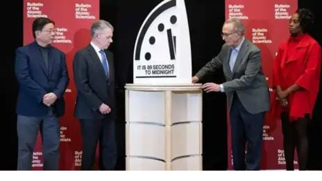 العالم على حافة الهاوية.. ماذا يعني تحريك ساعة يوم القيامة إلى 85 ثانية؟ 