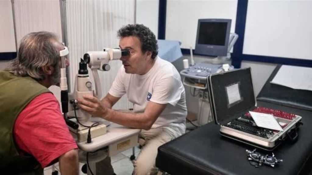 عدسات لاصقة تكشف خطرا قبل فوات الأوان.. اليكم التفاصيل