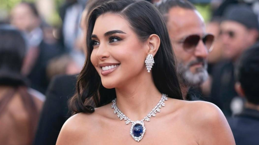 ياسمين صبري بإطلالة أنيقة تخطف الأنظار سعر حذائها يفاجئ الجمهور