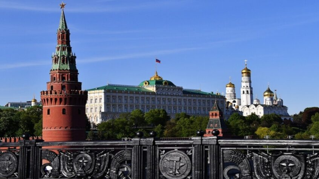 الكرملين: ترامب اقترح على موسكو بحث إمكانية لقاء بوتين-زيلينسكي