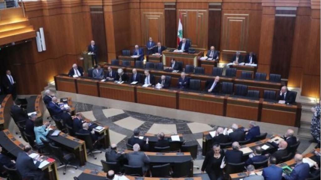 ريفي هدّد... ولم يستقل فأيّ استقالات نيابية سُجّلت في البرلمانات؟