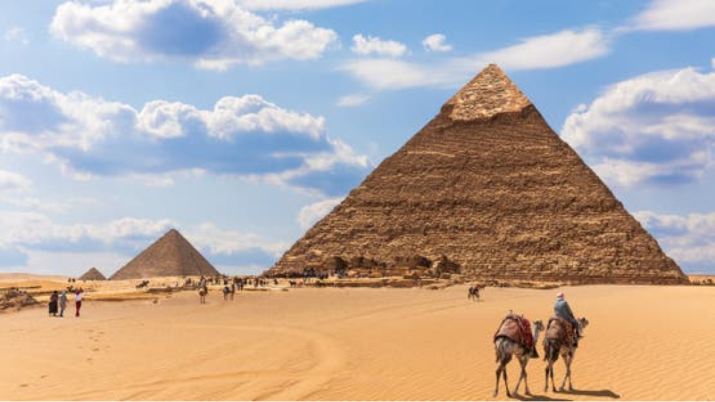 لغز يتجدد.. دراسة إيطالية تفجر مفاجأة عن هرم 