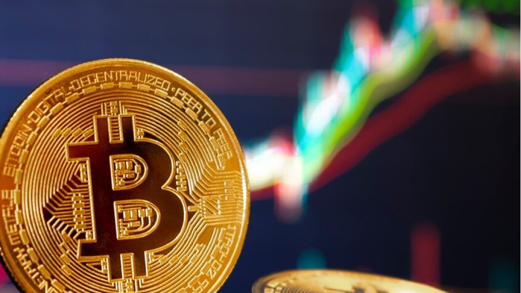 عملة البيتكوين تهوي دون 79 ألف دولار وسط مخاوف من سياسات 