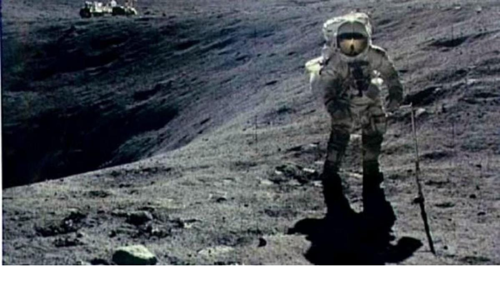 بدء العد التنازلي لأول رحلة مأهولة إلى القمر منذ 1972