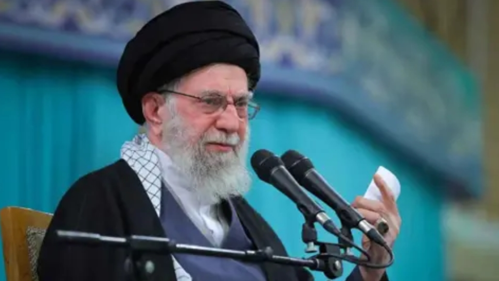 الإمام الخامنئي: أي حــ..ــرب أميركية على إيران ستكون إقليمية والشعب سيردّ بقوة