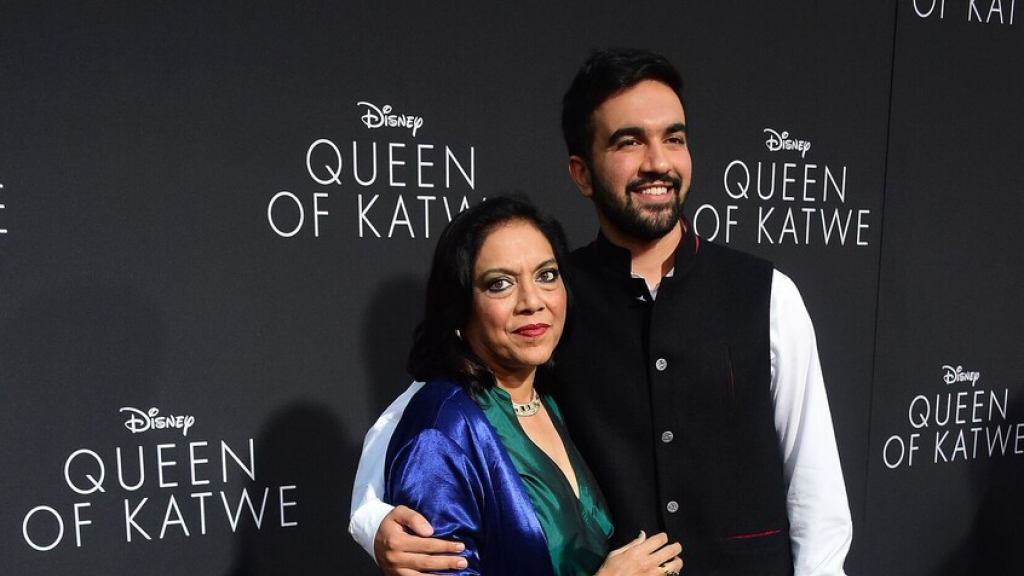 فضيحة عائلية تطارد عمدة نيويورك الجديد.. والدته في 