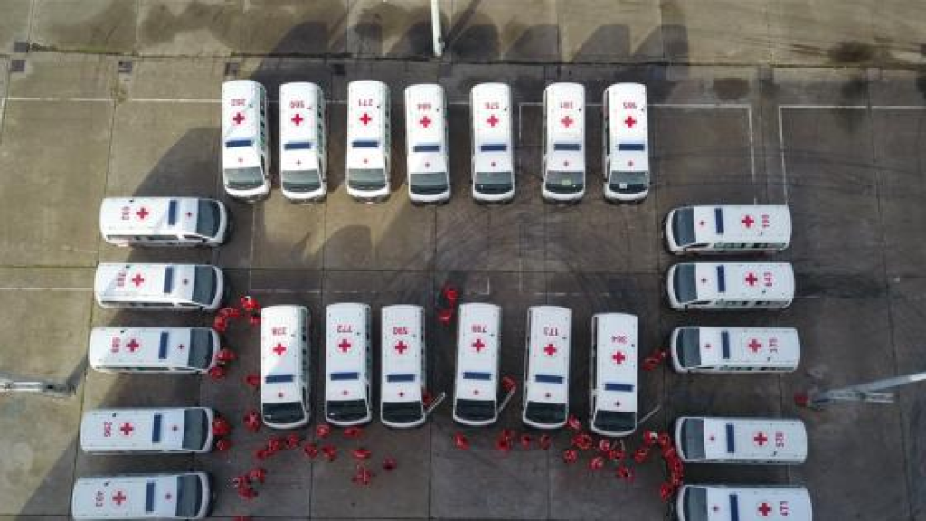 الصليب الأحمر تسلّم سيارات إسعاف هبة من UNHCR