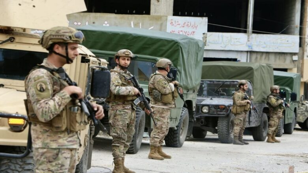 مطلوب يطلق النار على الجيش… وهذا مصيره!