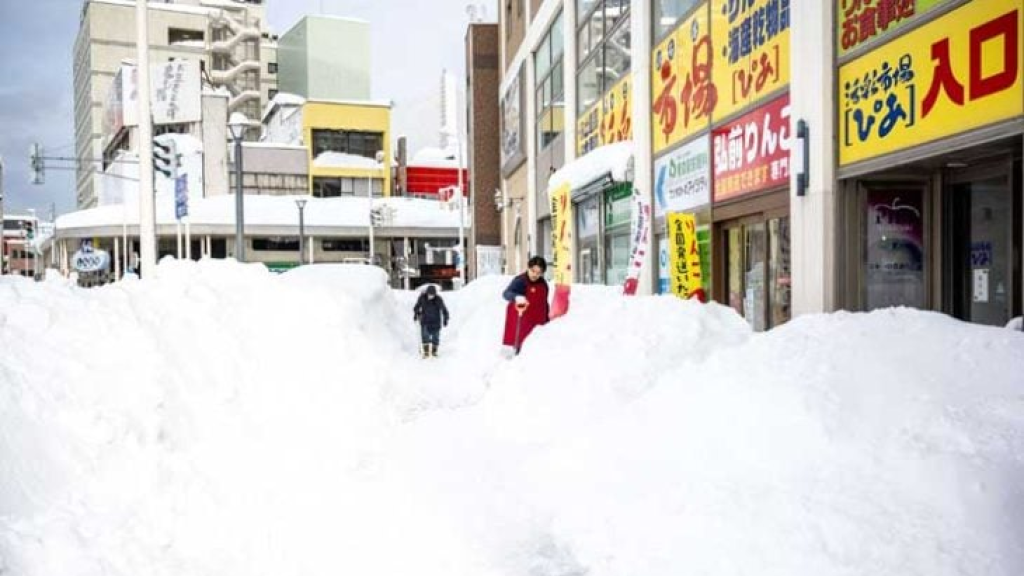 مصرع 30 شخصا بسبب الثلوج الكثيفة في اليابان- (صور)