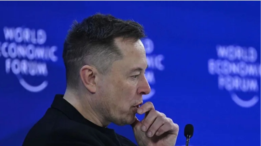 استدعاء إيلون ماسك للتحقيق في فرنسا وتفتيش مكاتب شركة 