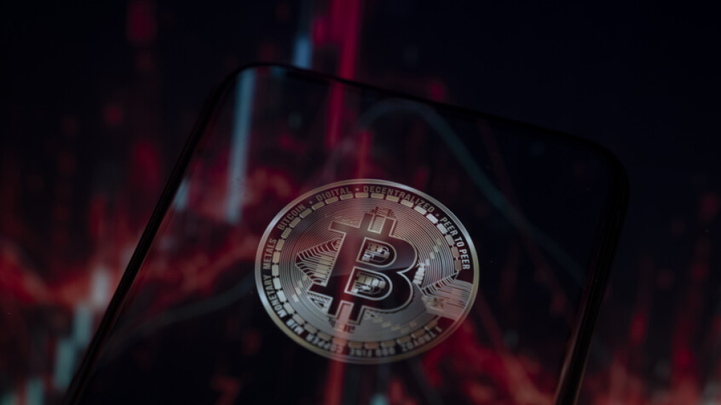 عملة بتكوين تصل لأدنى مستوياتها منذ انتخاب ترامب