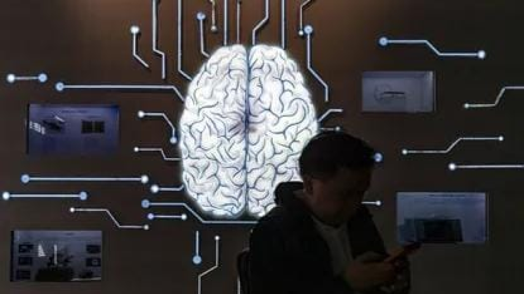 هل اقترب عصر زرع شرائح إلكترونية في الأدمغة لتعزيز الذكاء؟