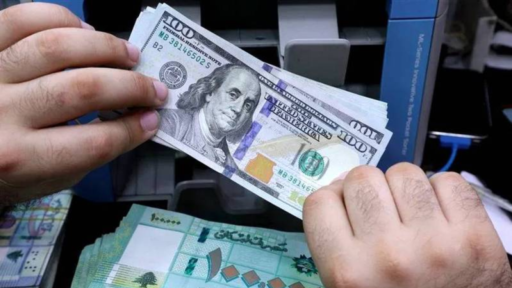 زيادة الرواتب تفتح باب القلق مجدّدًا.. هل تهتزّ الليرة وتعود إلى دوّامة الانهيار؟