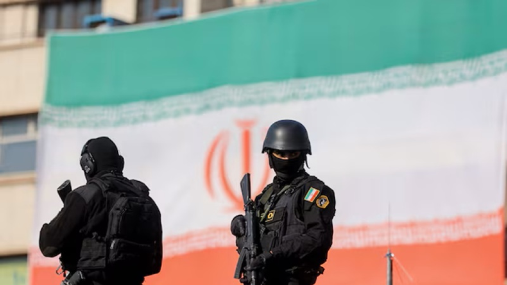 إيران: لا تنازل عن الصواريخ وتخصيب “اليورانيوم”!