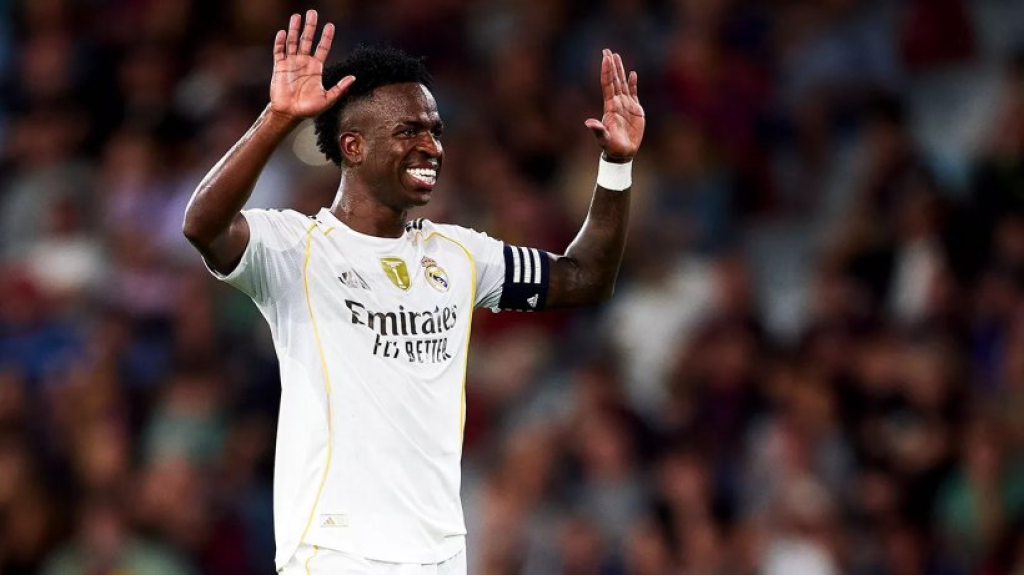 فلامينجو يفتح الباب أمام عودة فينيسيوس