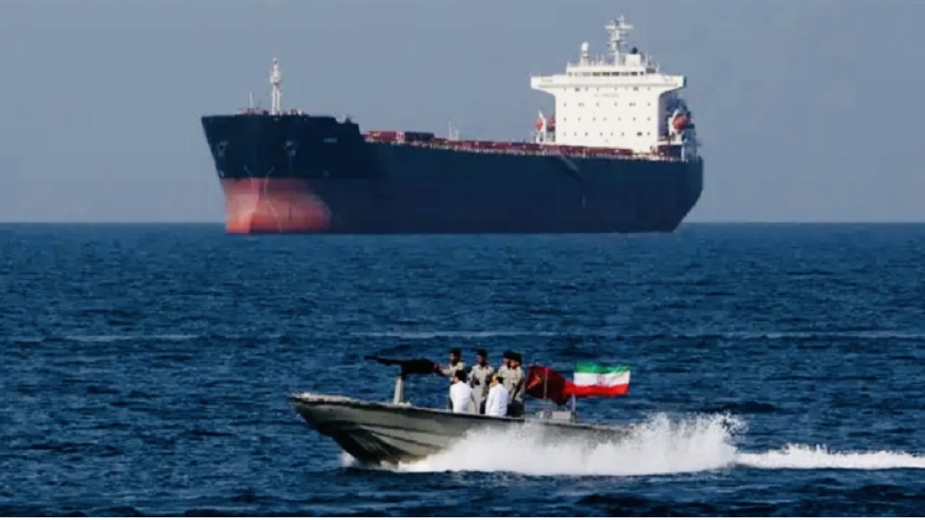 أميركا تفرض عقوبات على شركات وناقلات مرتبطة بإيران