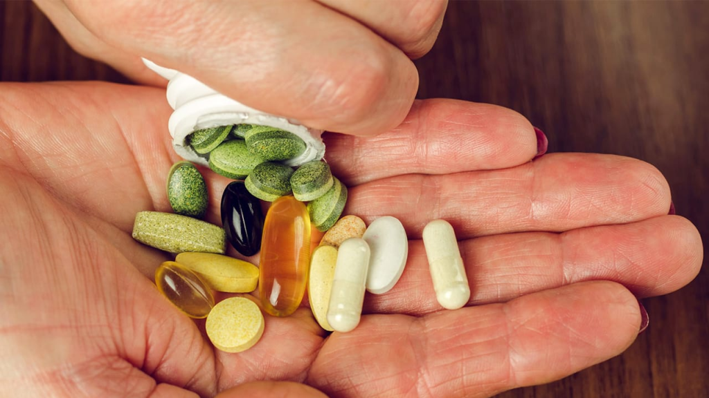 تفاعلات مؤذية لصحتك بين فيتاميناتك وأدويتك