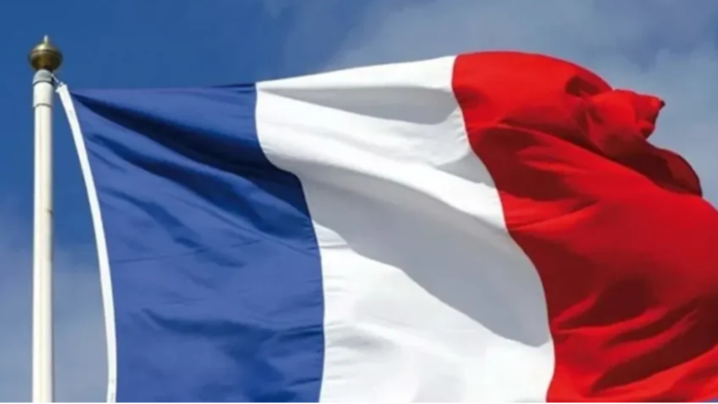 الحكومة الفرنسية توافق على استقالة جاك لانغ بعد كشف صلته بإبستين