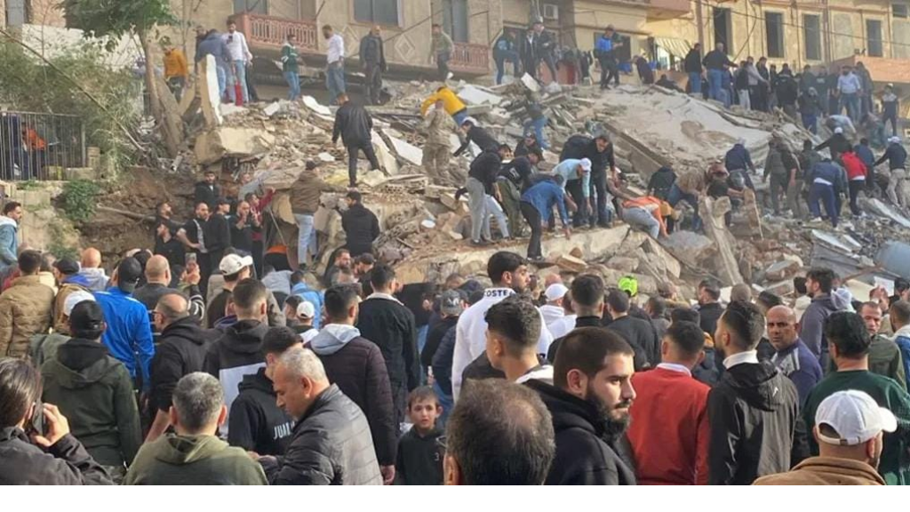 بالفيديو- كارثة جديدة في طرابلس... انهيار مبنى سكنيّ بمنطقة التبانة وإنقاذ 3 أشخاص على قيد الحياة