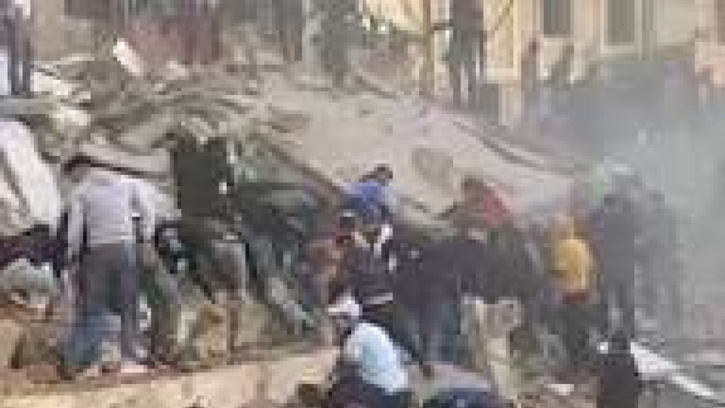 سباق مع الوقت في باب التبانة… طفل عالق تحت الأنقاض وعمليات الإنقاذ مستمرة