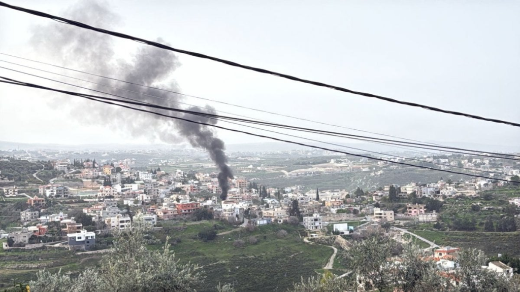 غارة إسرائيلية تستهدف سيارة في بلدة يانوح جنوب لبنان (صور وفيديو)