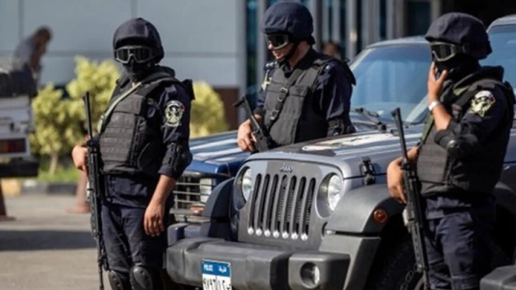 لحظة مقتل رجل أعمال مصري غدرا خلال جلسة صلح (صور)