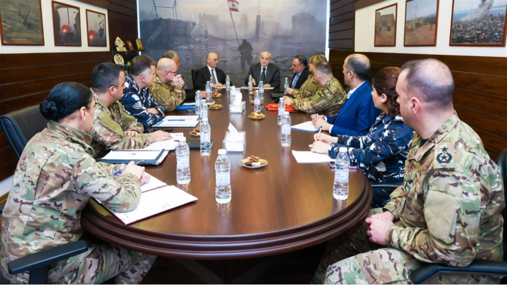 اجتماع أمني للبحث في سبل تحسين رواتب العسكريين