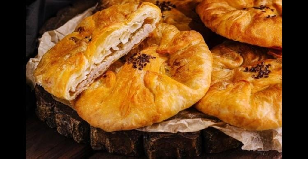 طريقة عمل فطائر الدجاج بدبس الرمان.. بمذاق لا يقاوم